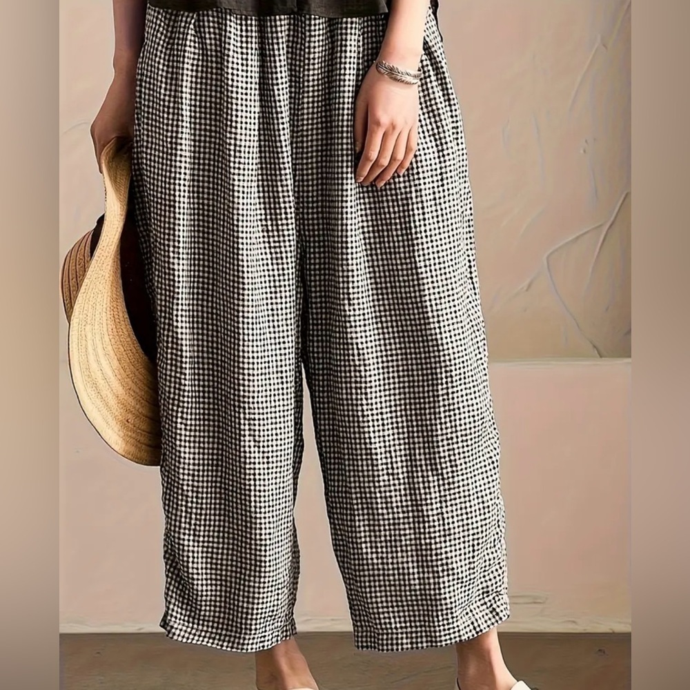 Stylish Black and White Checkered Women's Pants - Picture 6 of 9
